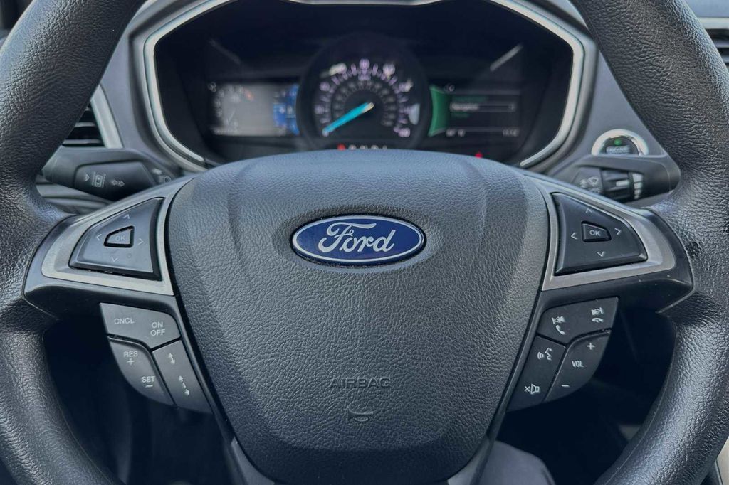 2020 Ford Fusion SE 27