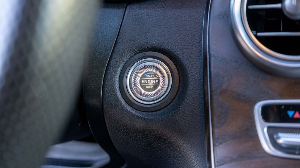 Used 2020 Mercedes-Benz GLC GLC 300 4D Sport Utility