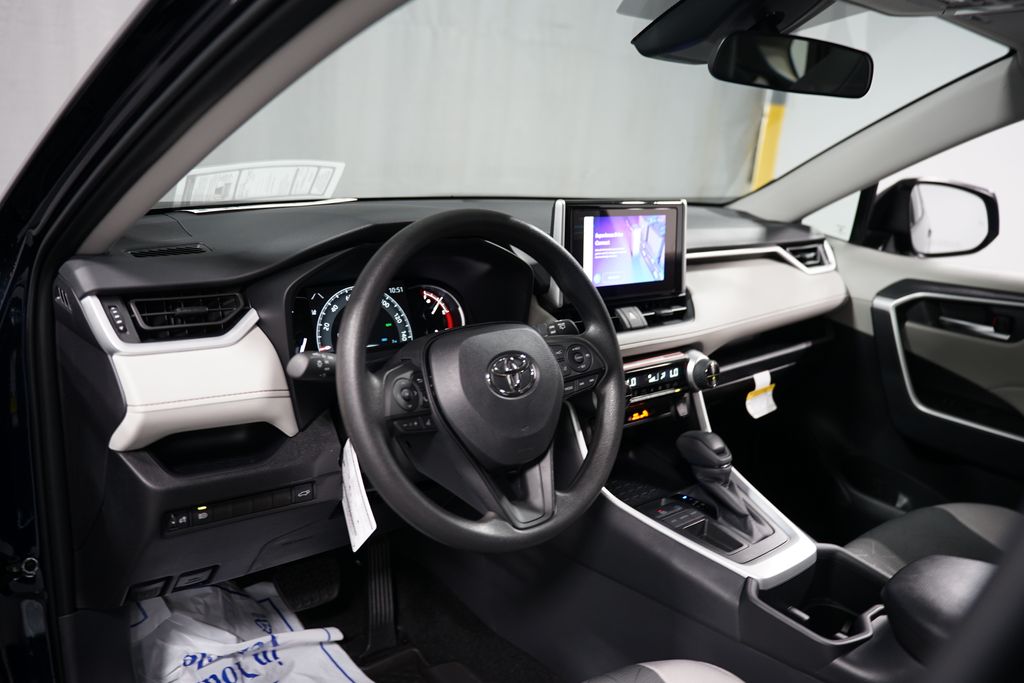 2025 Toyota RAV4 XLE 11