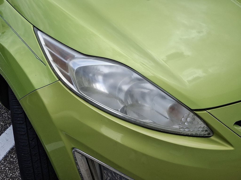 2011 Ford Fiesta SES 4