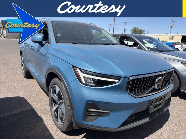 2025 Volvo XC40