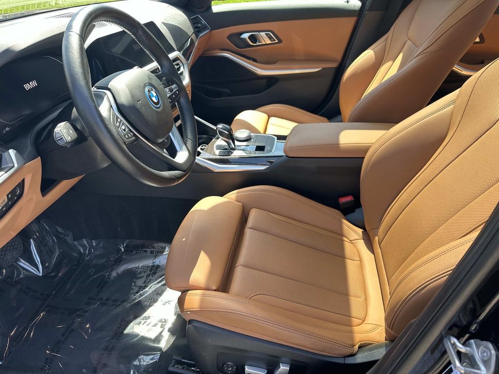 Thumbnail: 2022 BMW 3 Series - 16
