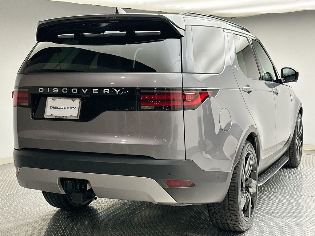 Thumbnail: 2026 Land Rover Discovery - 3
