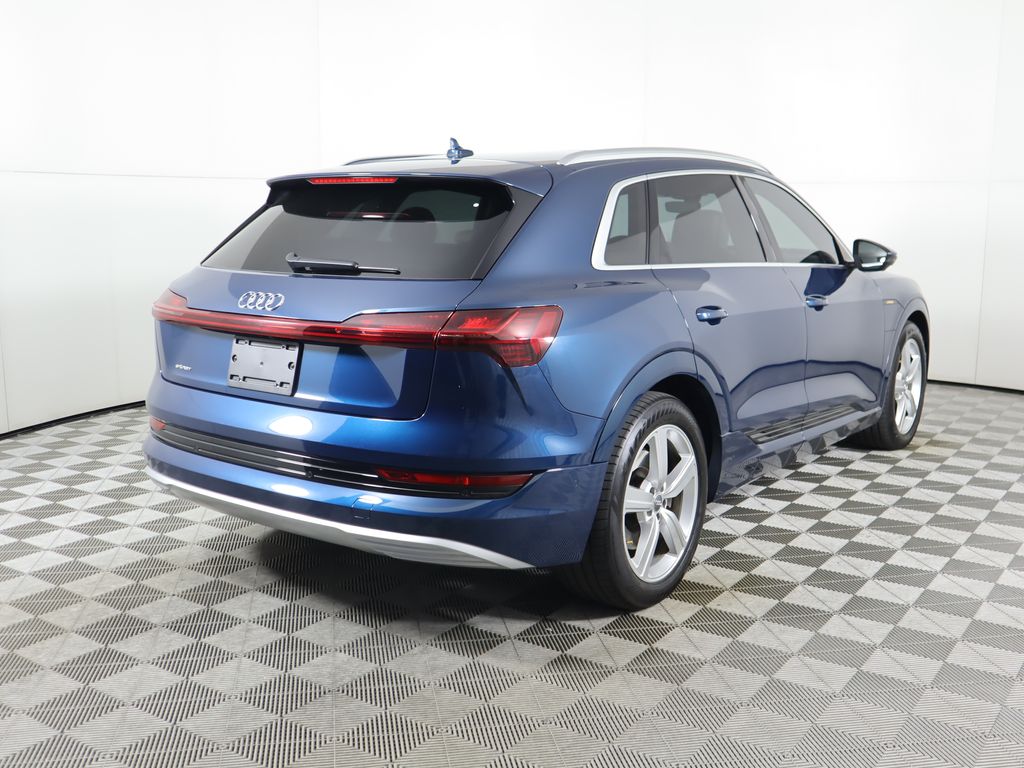 Thumbnail: 2019 Audi e-tron - 5