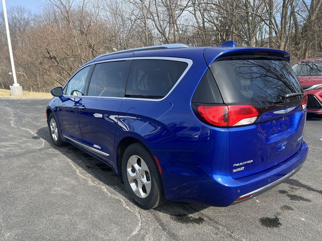 2018 Chrysler Pacifica Hybrid Touring L 4