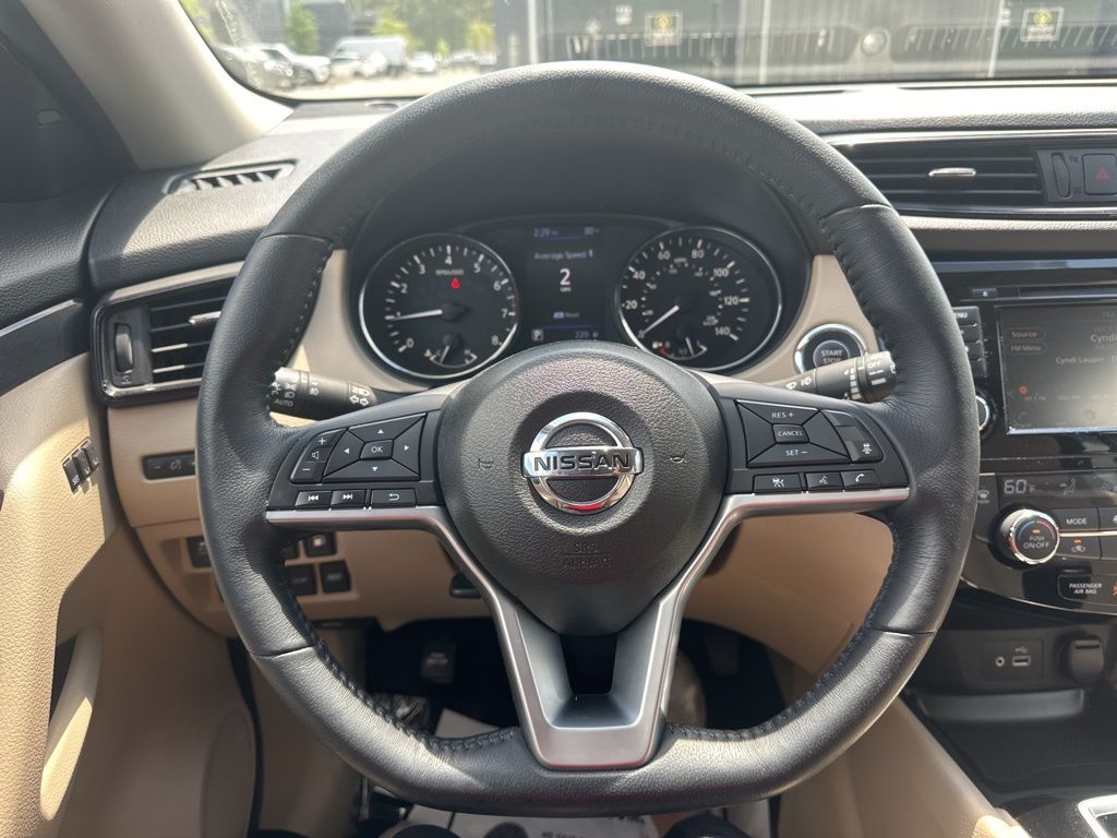 2018 Pearl White Nissan Rogue SV FWD SUV