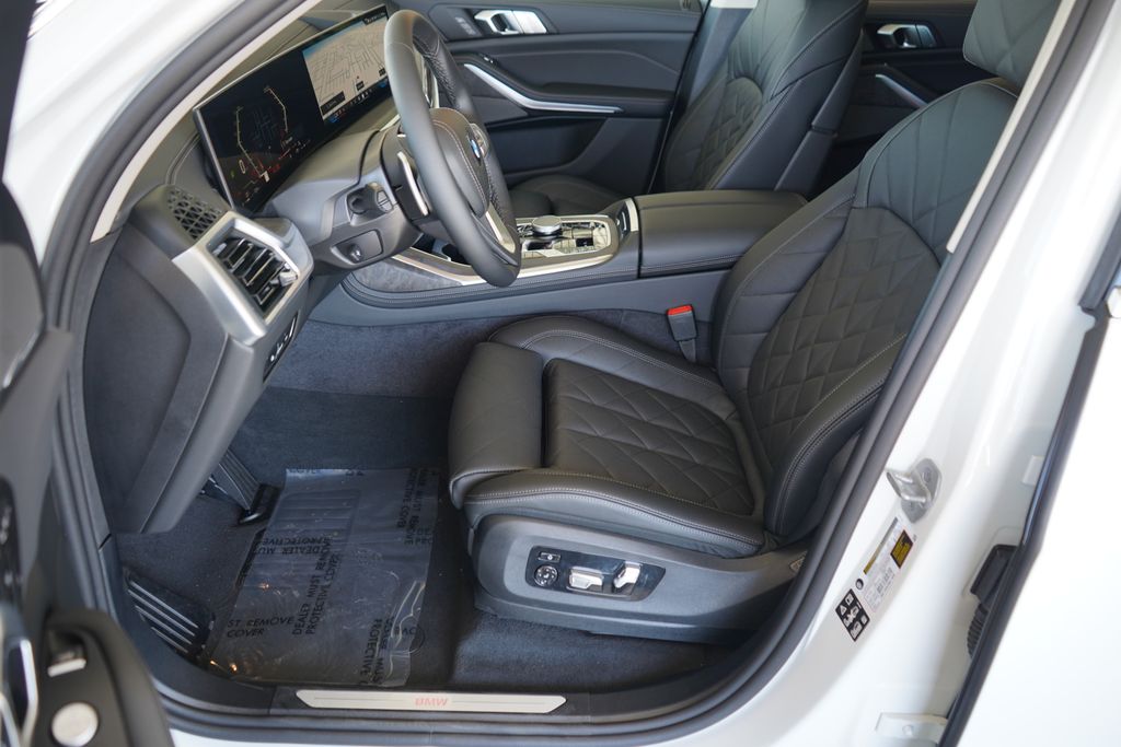 Thumbnail: 2026 BMW X7 - 11