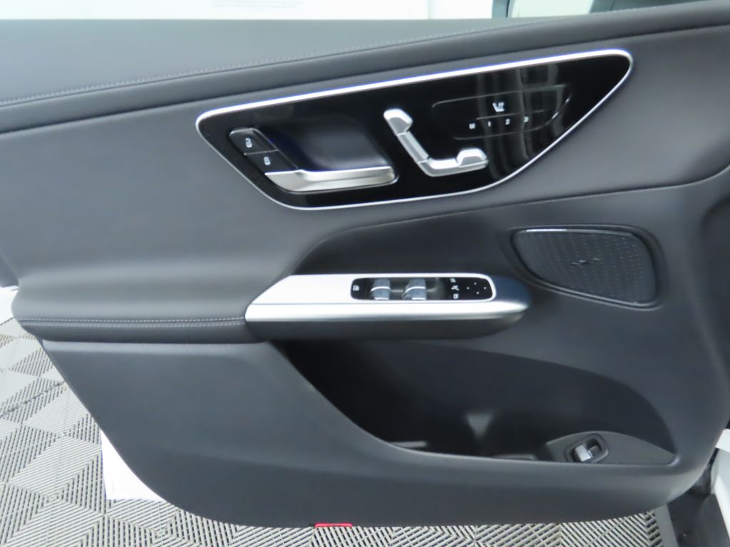 2024 Mercedes-Benz GLC 300 25