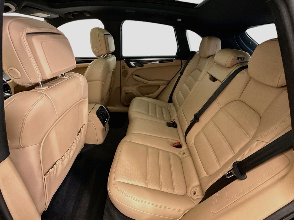 Thumbnail: 2025 Porsche Macan - 18
