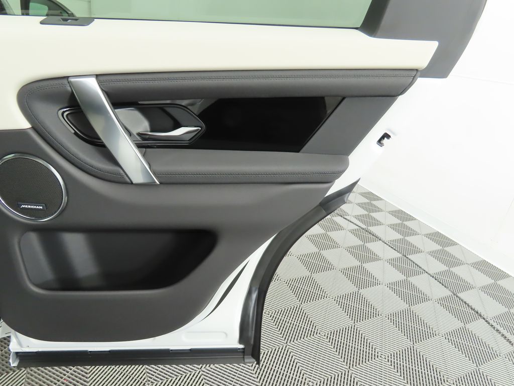 Thumbnail: 2025 Land Rover Discovery Sport - 27