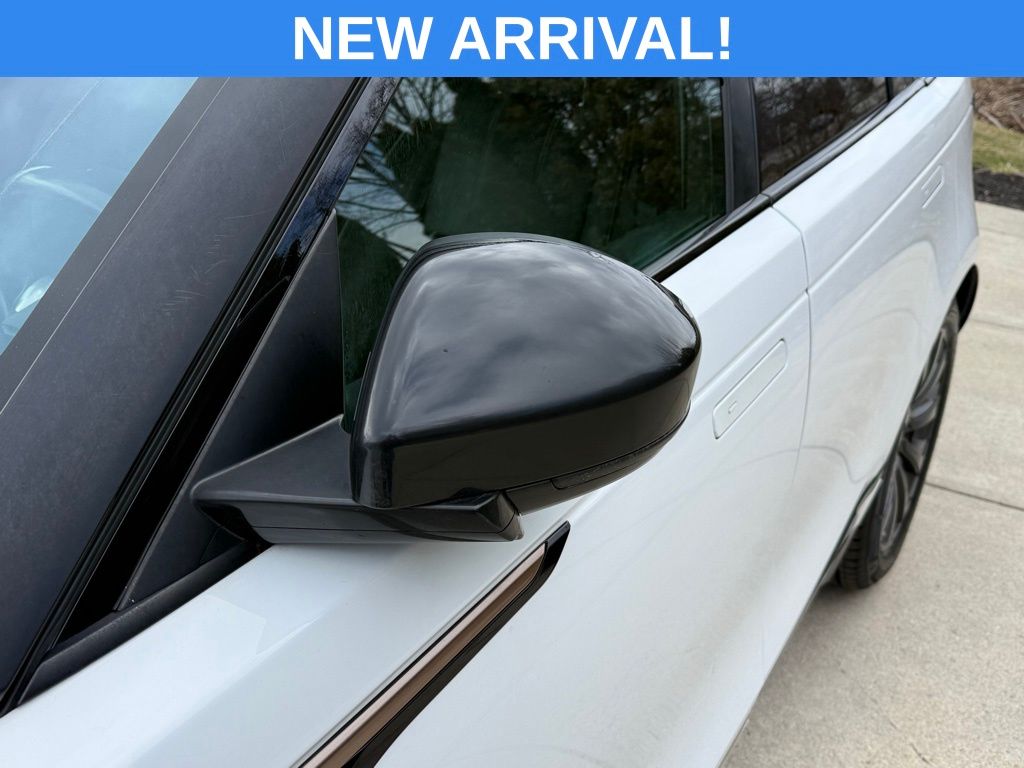 Used 2019 White Land Rover SE R-Dynamic image 10