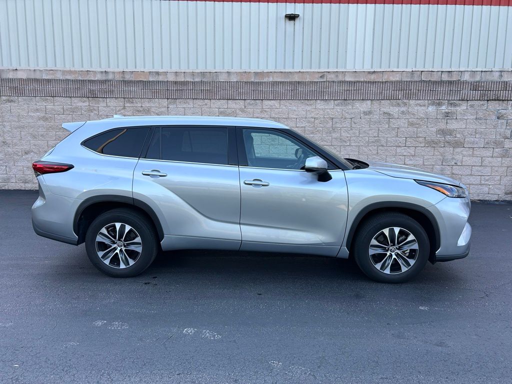 2022 Toyota Highlander XLE 6