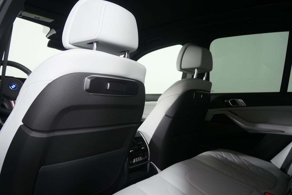 Thumbnail: 2026 BMW X5 - 16