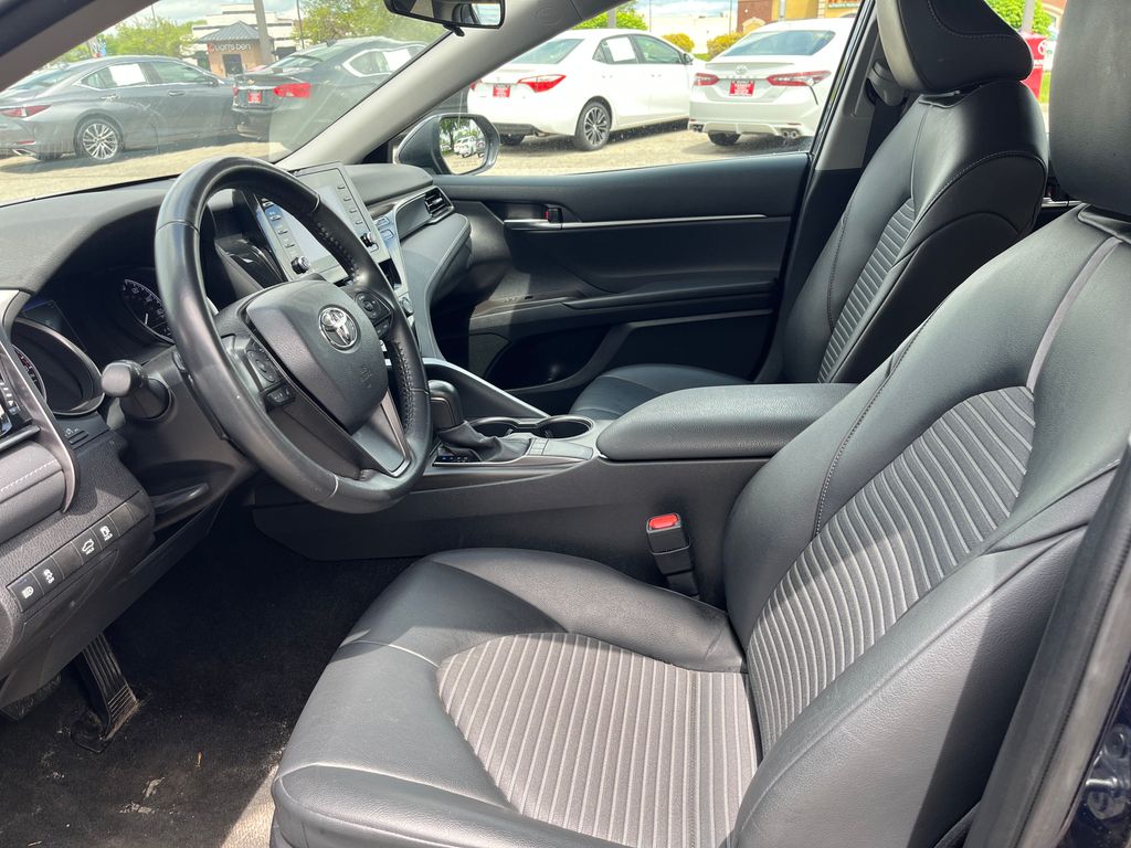 2022 Toyota Camry SE photo
