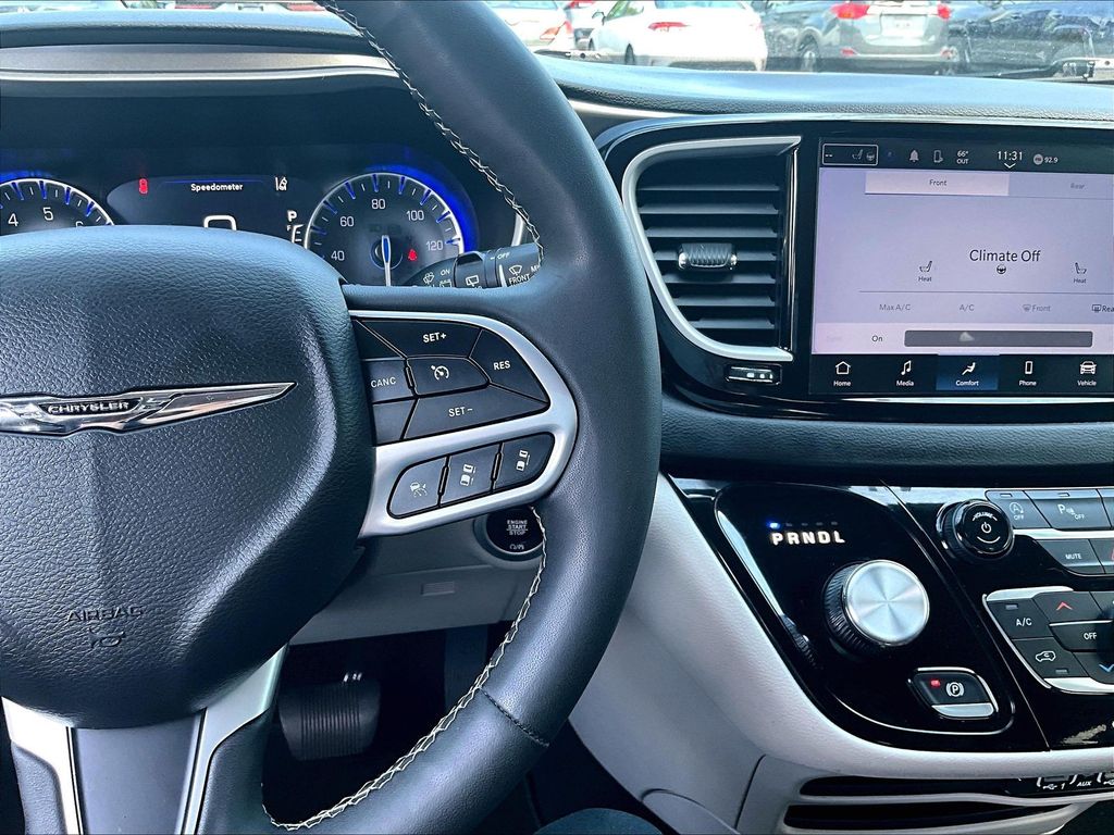 2023 Chrysler Pacifica — photo 24