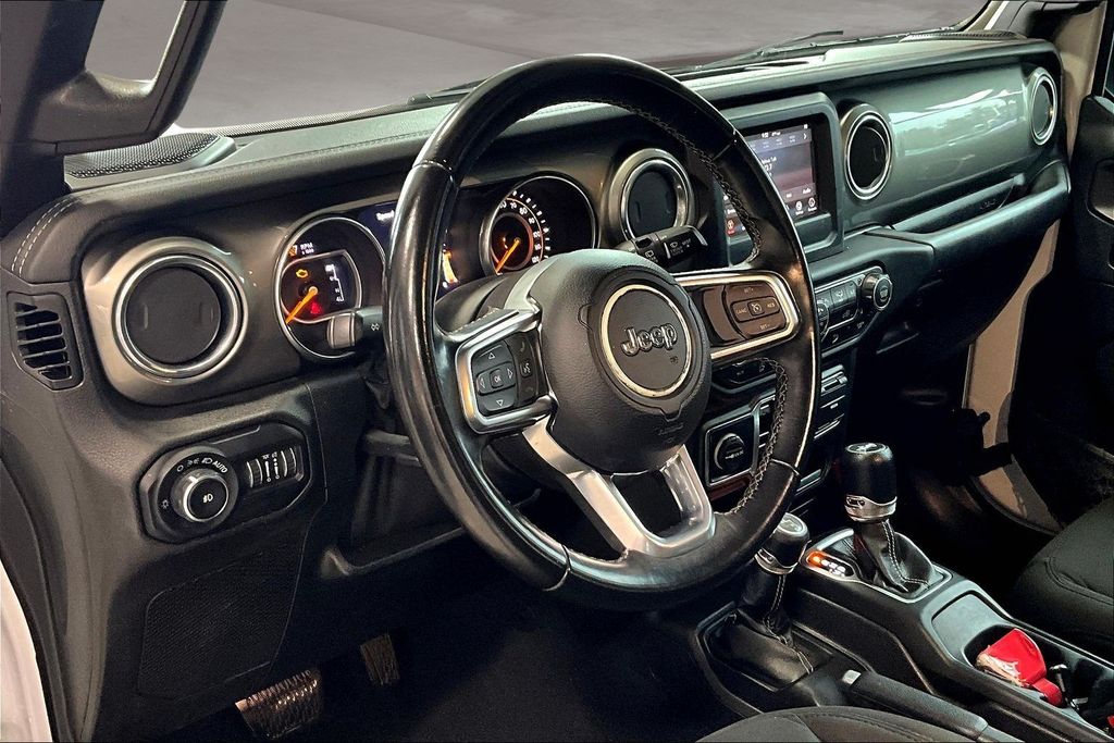 Used 2019 White Jeep Unlimited Sahara image 14