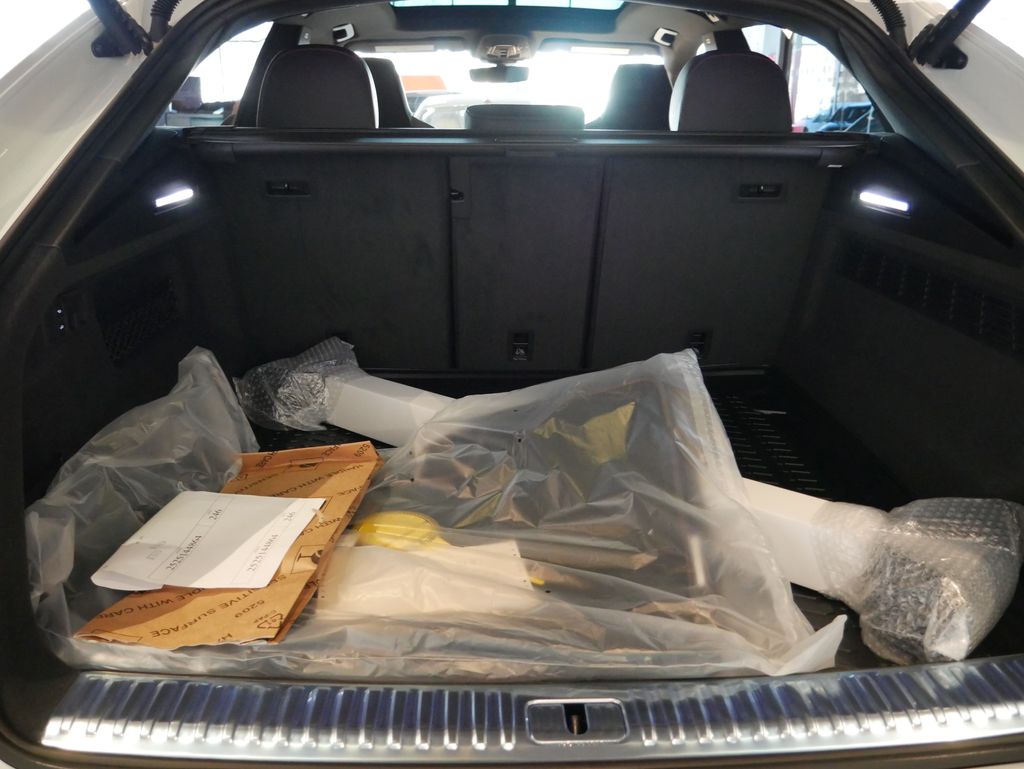 Thumbnail: 2026 Audi RS Q8 - 21