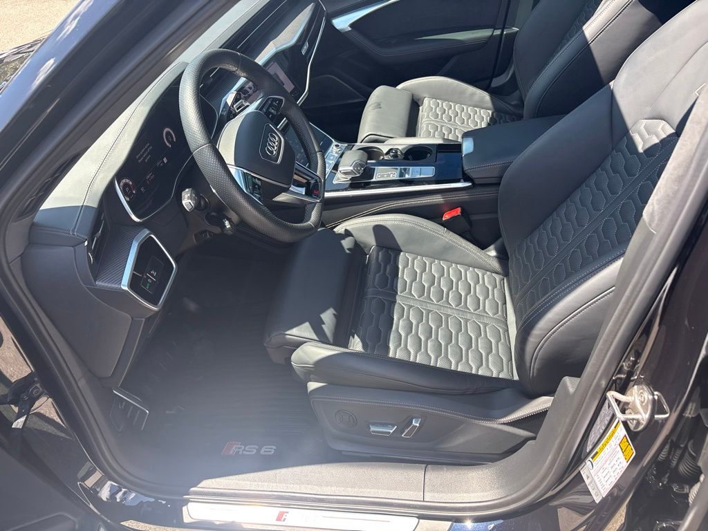 Thumbnail: 2024 Audi RS 6 - 16