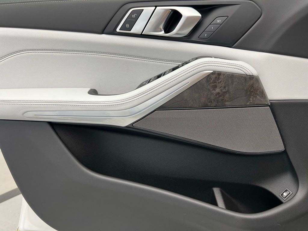Thumbnail: 2026 BMW X5 - 15