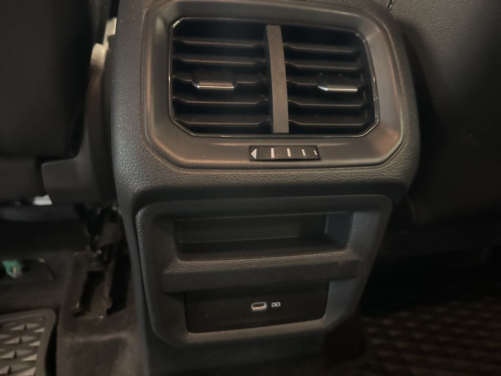 2024 Volkswagen Taos SE photo 14