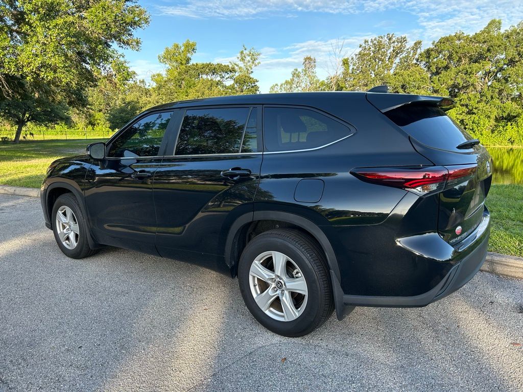 2024 Toyota Highlander LE 3