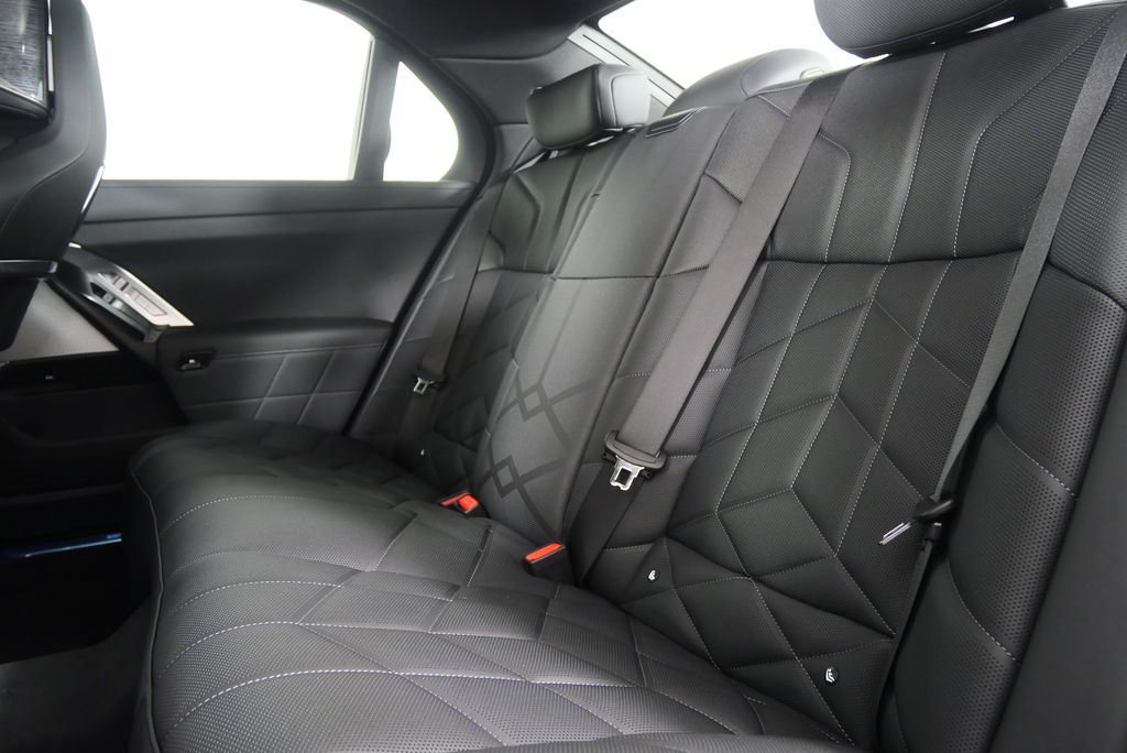 Thumbnail: 2025 BMW 7 Series - 16