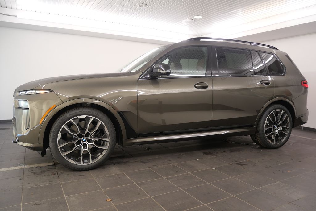 2025 BMW X7 M60i 2