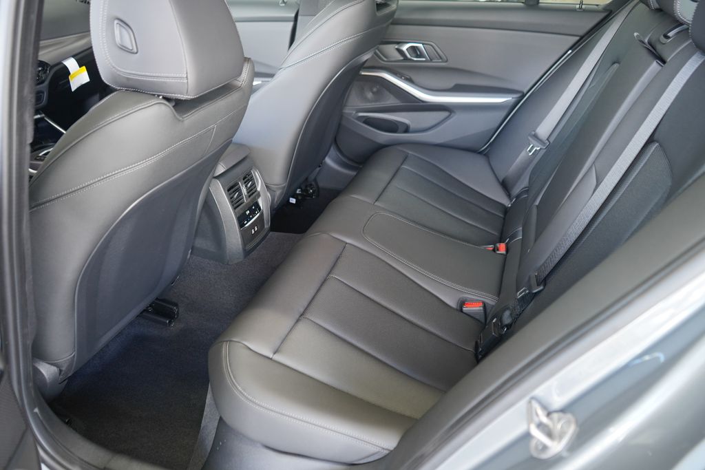 Thumbnail: 2026 BMW 3 Series - 20