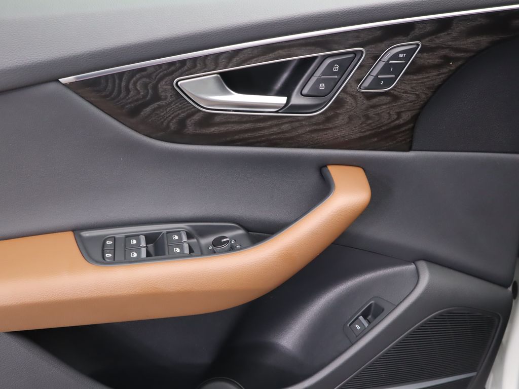 Thumbnail: 2022 Audi Q8 - 24