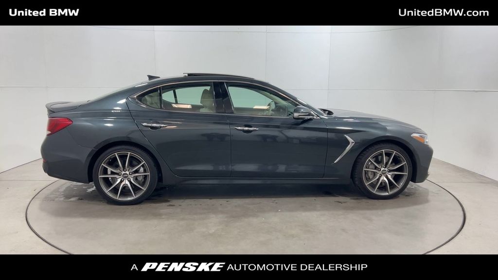 2019 Genesis G70 Design 9