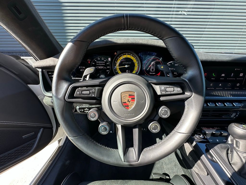 Thumbnail: 2025 Porsche 911 - 16