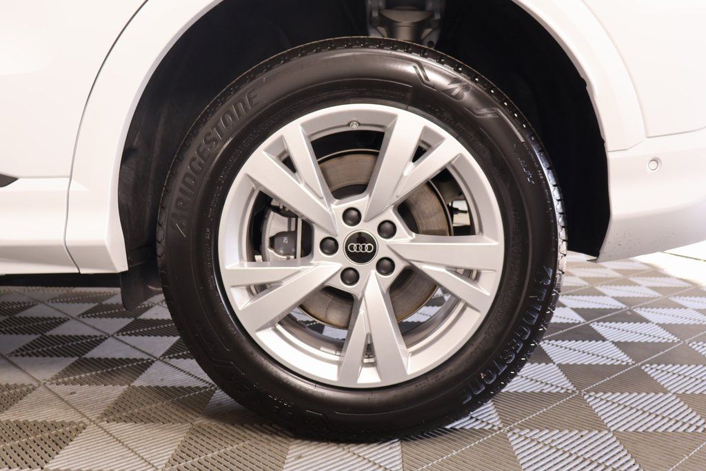 Thumbnail: 2025 Audi Q5 - 10