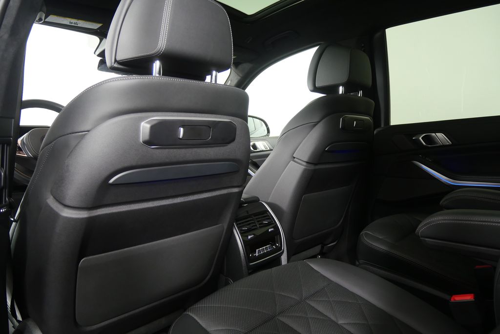 Thumbnail: 2023 BMW X7 - 19