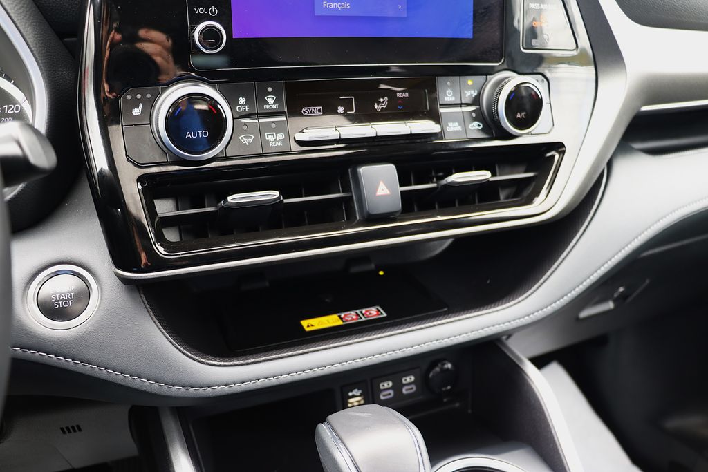 2025 Toyota Highlander XLE - Photo 17