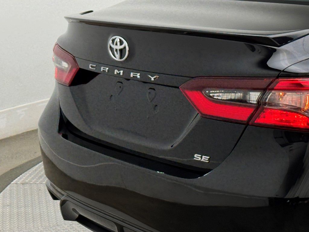 2019 Toyota Camry SE 12