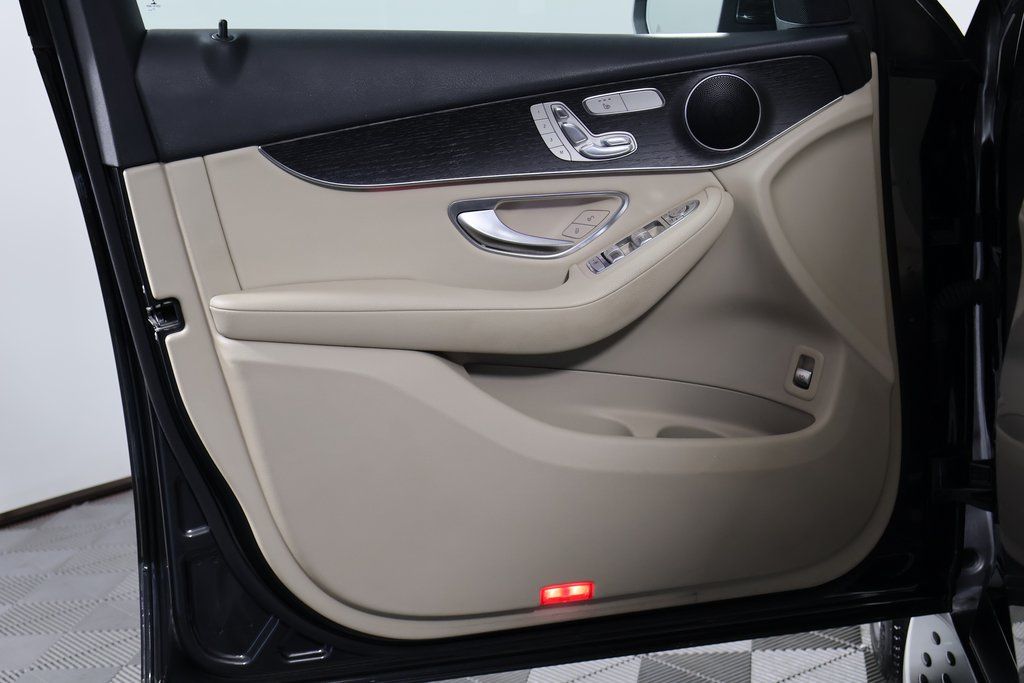 Thumbnail: 2022 Mercedes-Benz GLC - 12