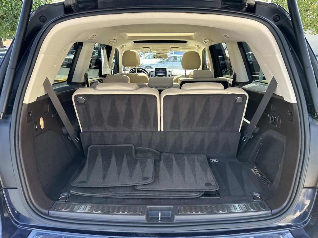 Thumbnail: 2019 Mercedes-Benz GLS - 14