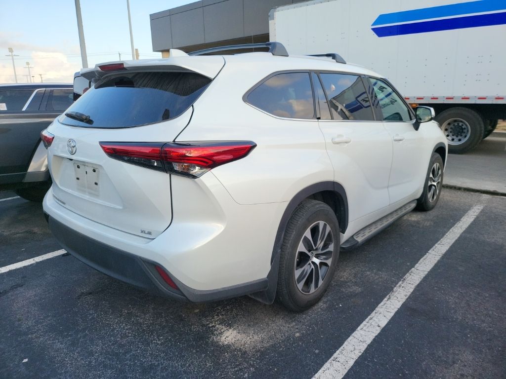 2022 Toyota Highlander XLE 3