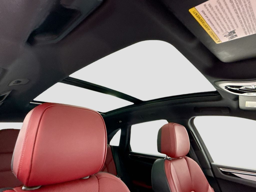 Thumbnail: 2025 Porsche Macan - 21