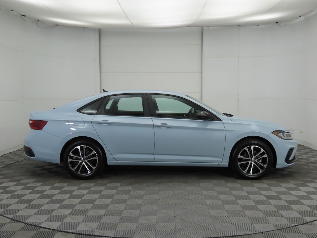 Thumbnail: 2025 Volkswagen Jetta - 4