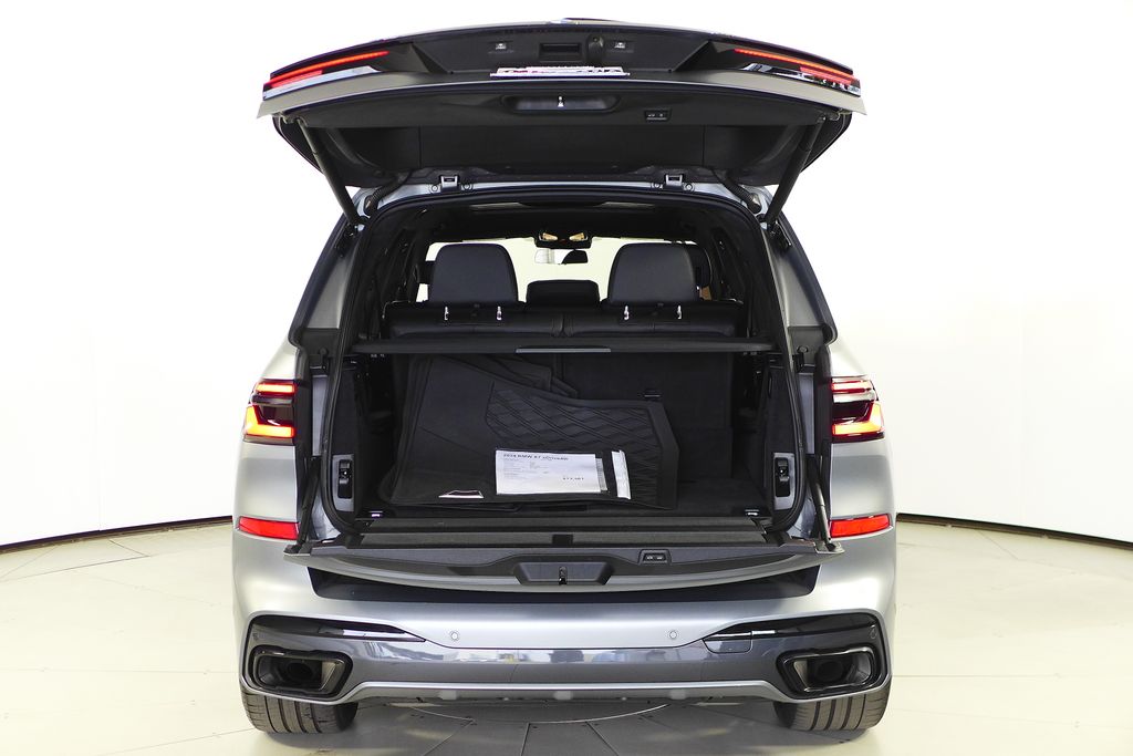 Thumbnail: 2024 BMW X7 - 10