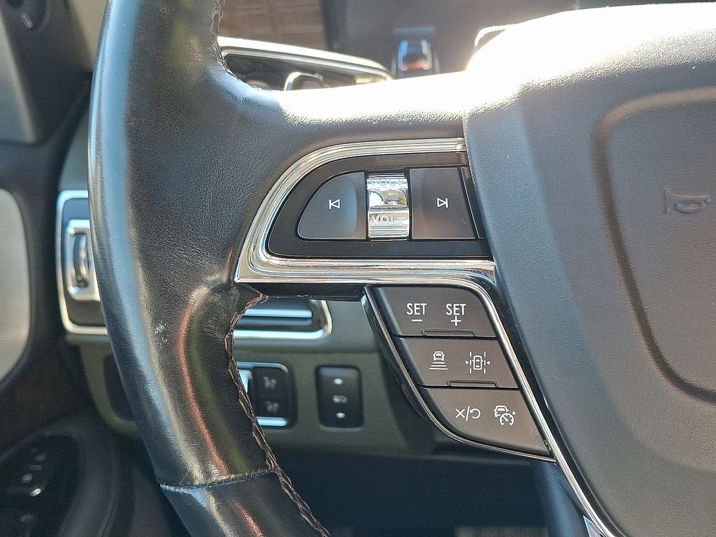 Thumbnail: 2022 Lincoln Navigator - 22