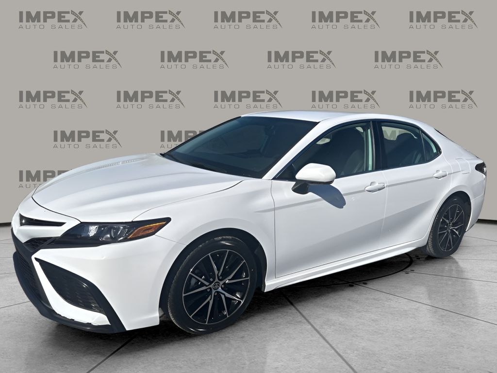 2024 Toyota Camry SE's photo