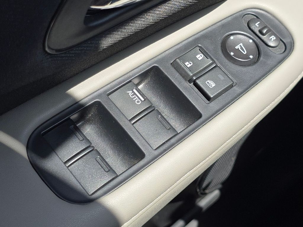 Used 2022 Silver Honda LX image 20