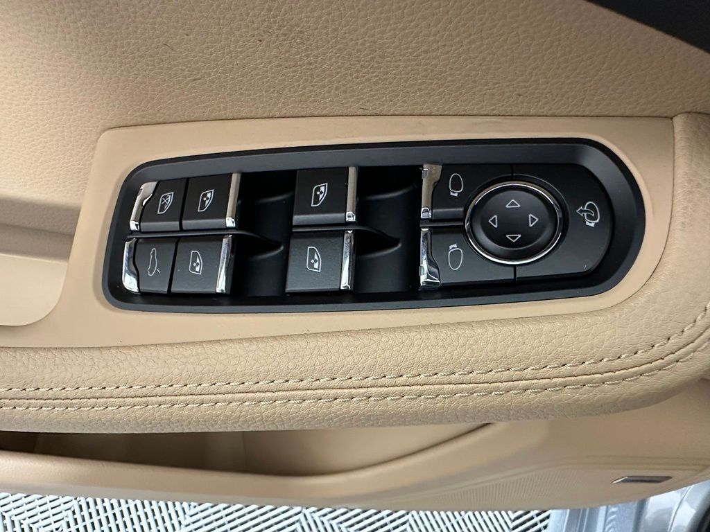 Thumbnail: 2026 Porsche Macan - 19