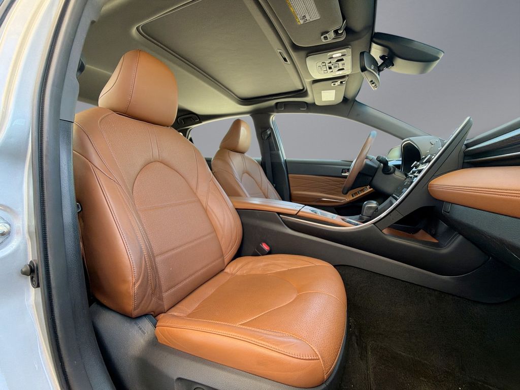 Thumbnail: 2022 Toyota Avalon - 16