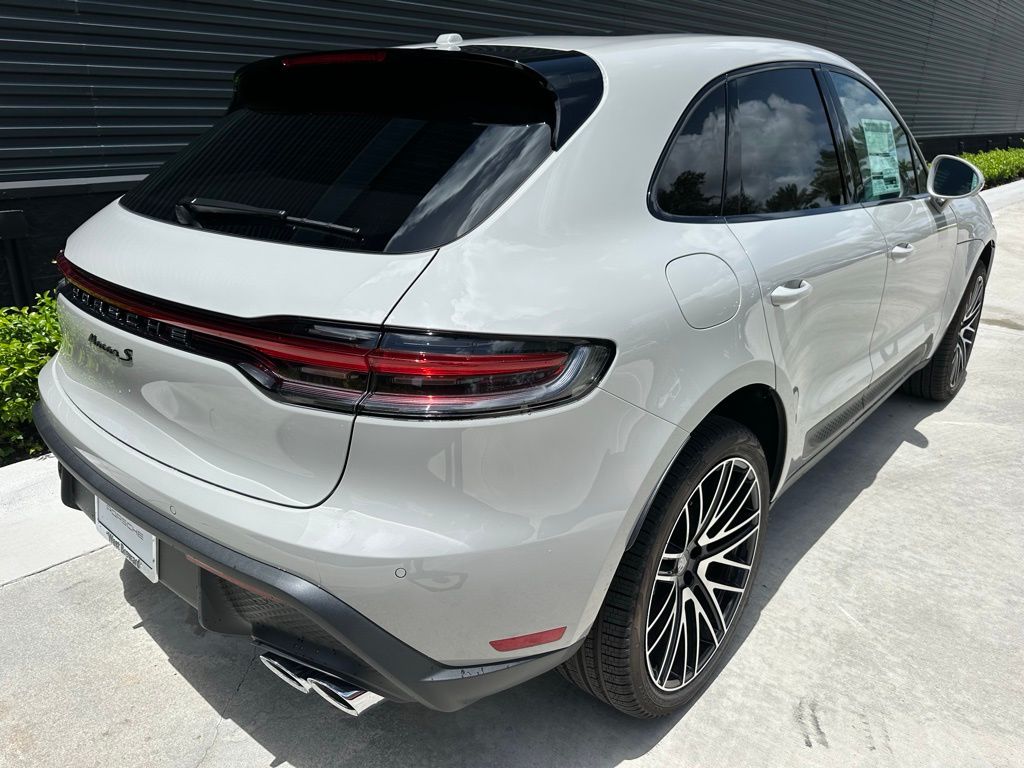 Thumbnail: 2025 Porsche Macan - 9