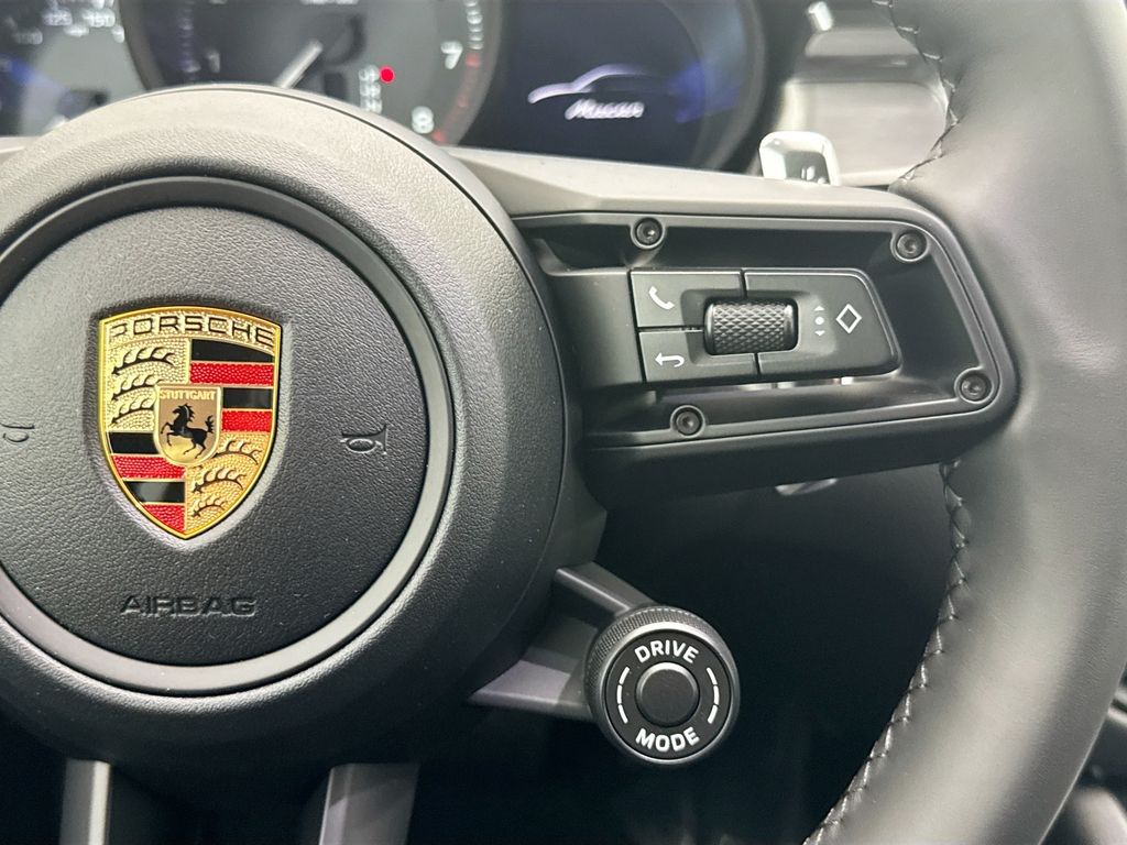 Thumbnail: 2026 Porsche Macan - 15