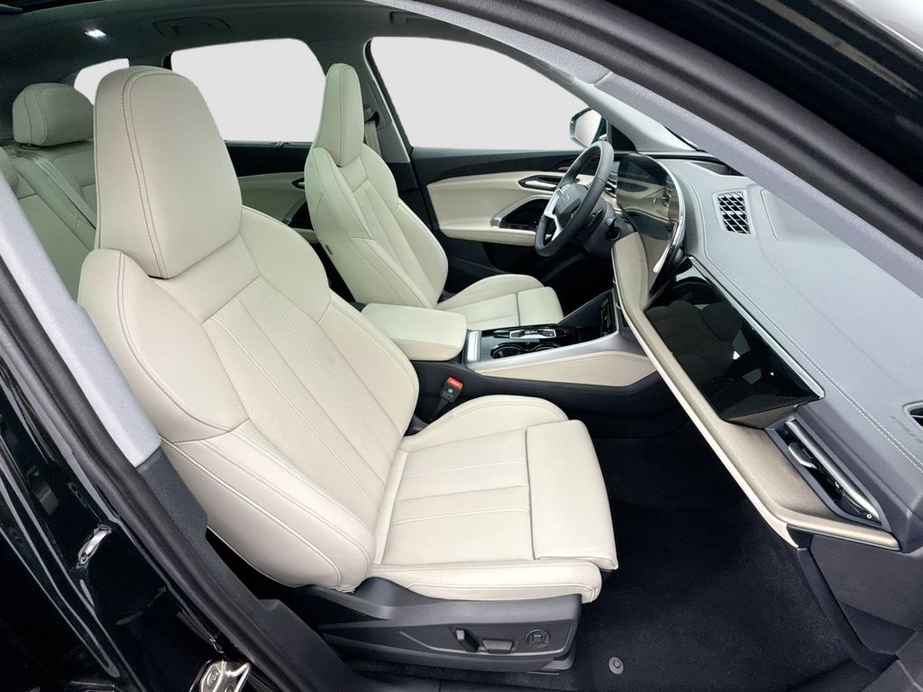 Thumbnail: 2025 Audi Q5 - 19