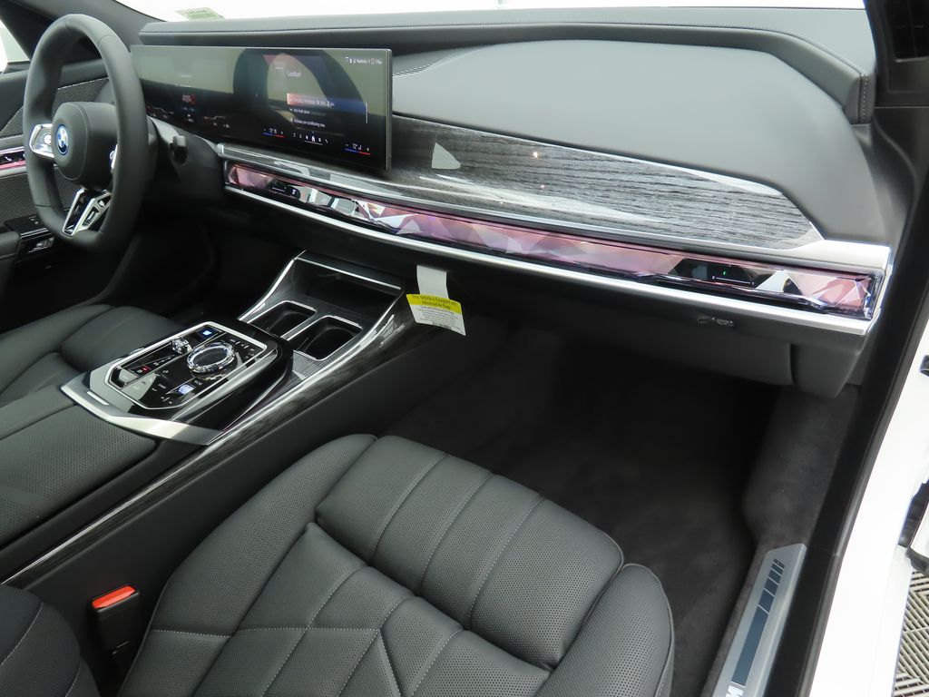 Thumbnail: 2026 BMW i7 - 17